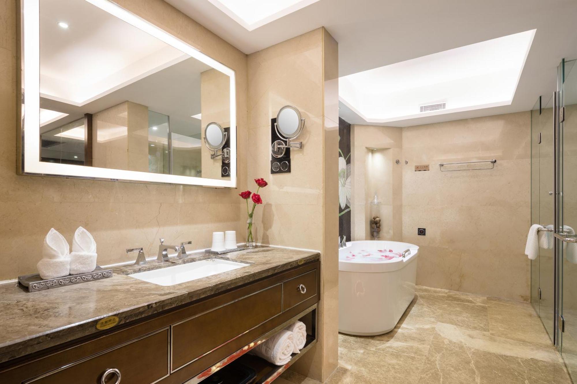 Maoming International Hotel Exterior foto